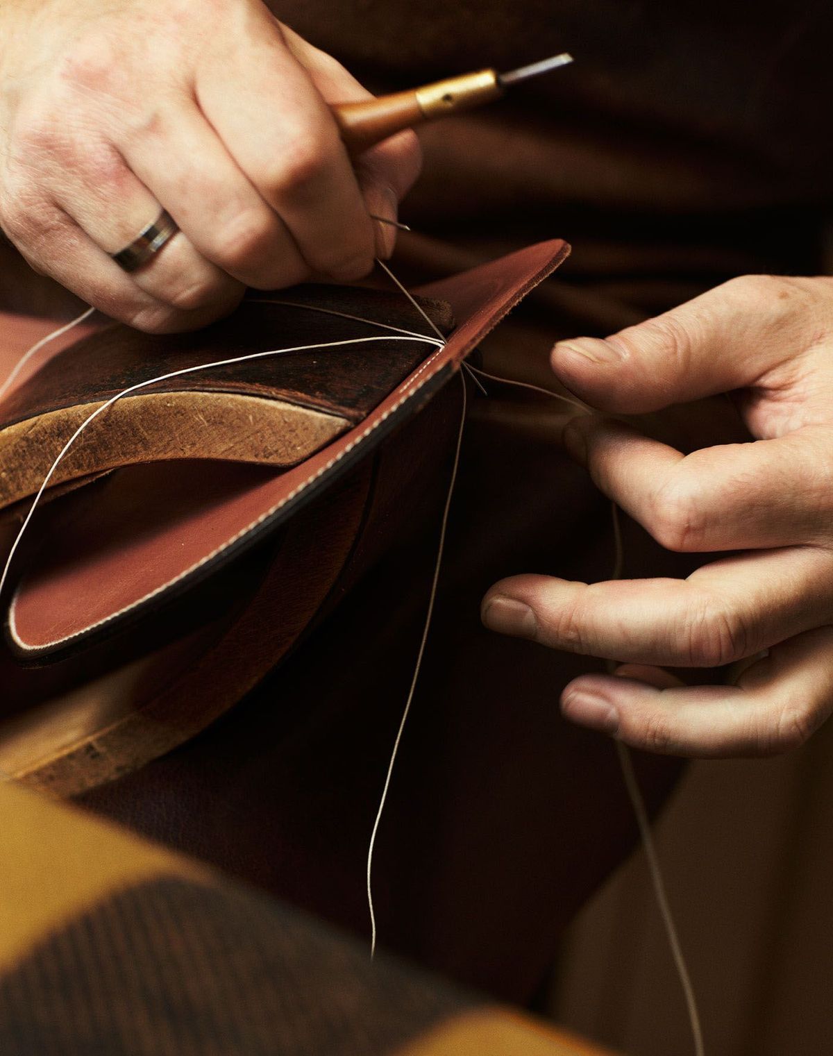 Couture du cuir à la main