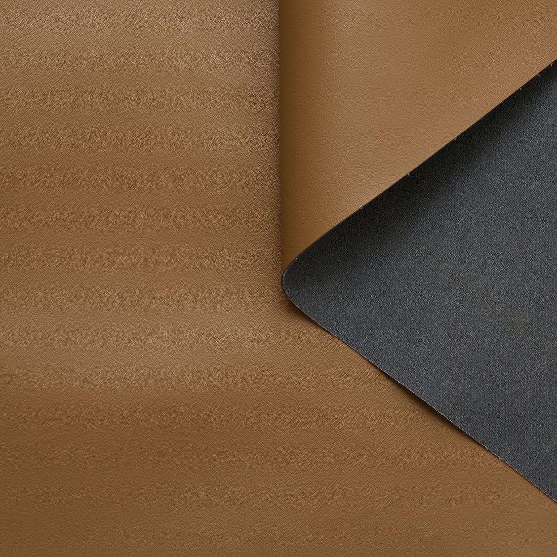 Faux cuir : dessus marron, dos en tissu